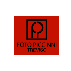 Logo Foto Piccinni. Rosso e nero